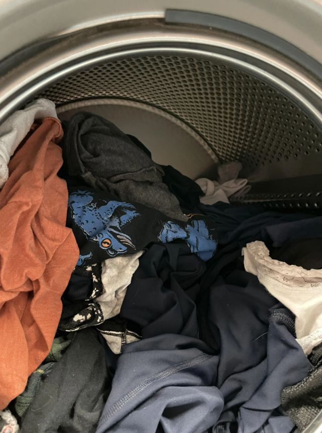 Γιατί δεν μοσχοβολάνε τα ρούχα μαλακτικό; Οι συμβουλές από επαγγελματία