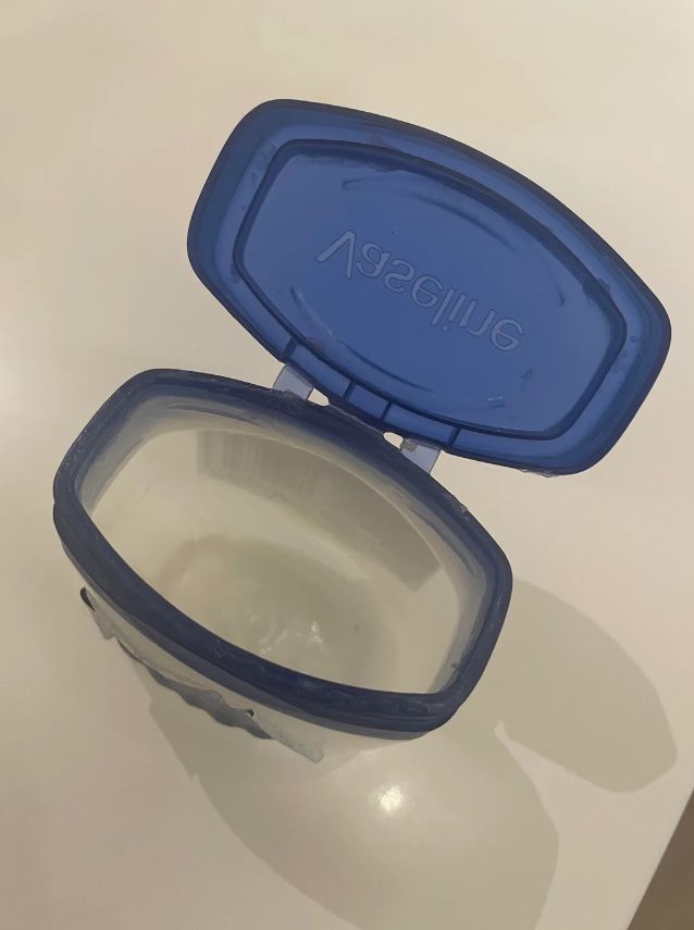 Γιατί το να βάλεις βαζελίνη σε μία σερβιέτα μπορεί να σε σώσει σε περίπτωση ατυχήματος στο σπίτι