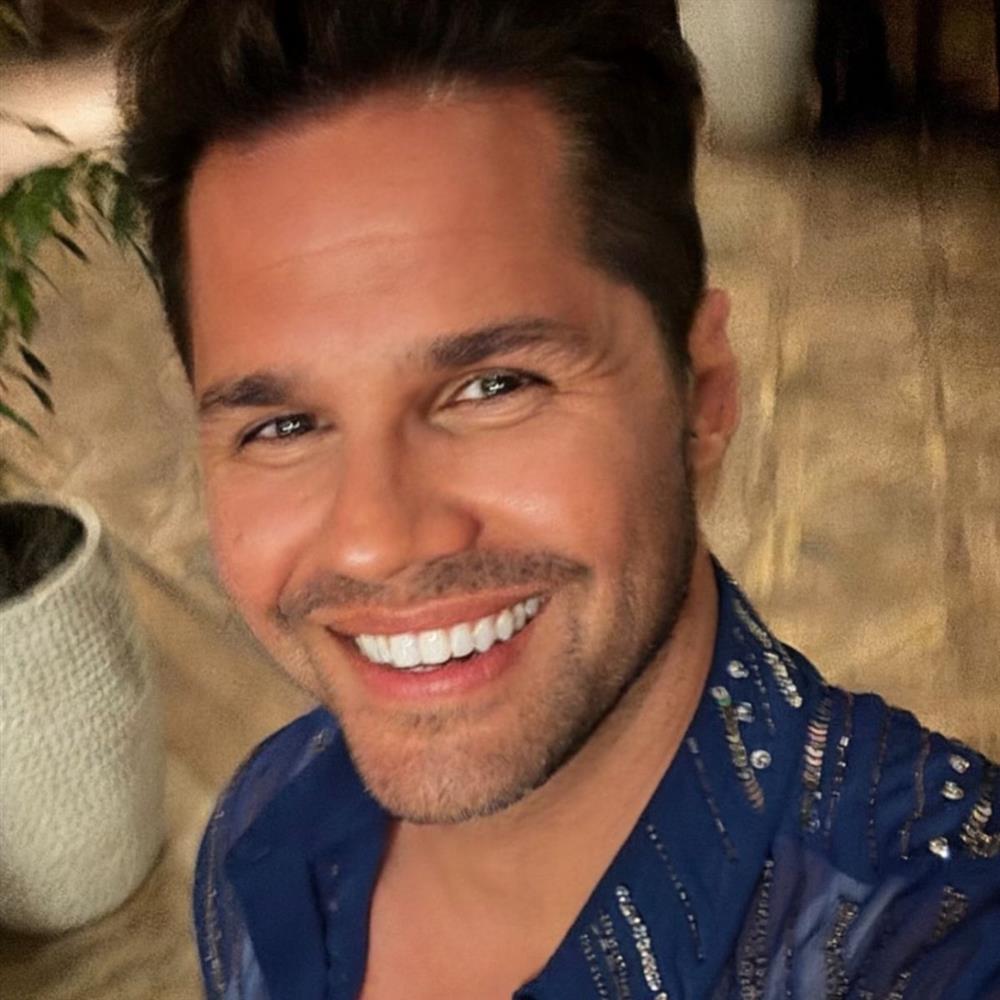 Γιώργος Τσαλίκης: Τραγουδάει μαζί με τον αδερφό του και ρίχνουν το Instagram και μας τον συστήνει για πρώτη φορά