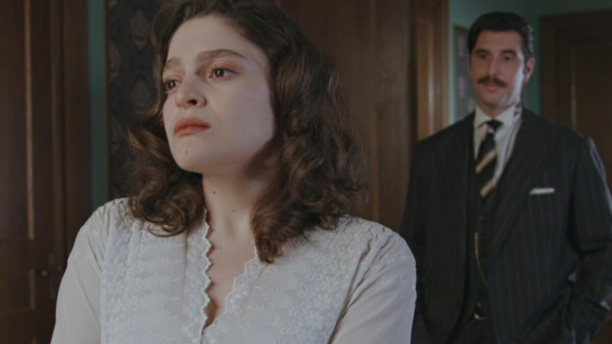 Grand Hotel: Η Αλίκη μαθαίνει ότι το παιδί της είναι του Ρήγα και το πνίγει