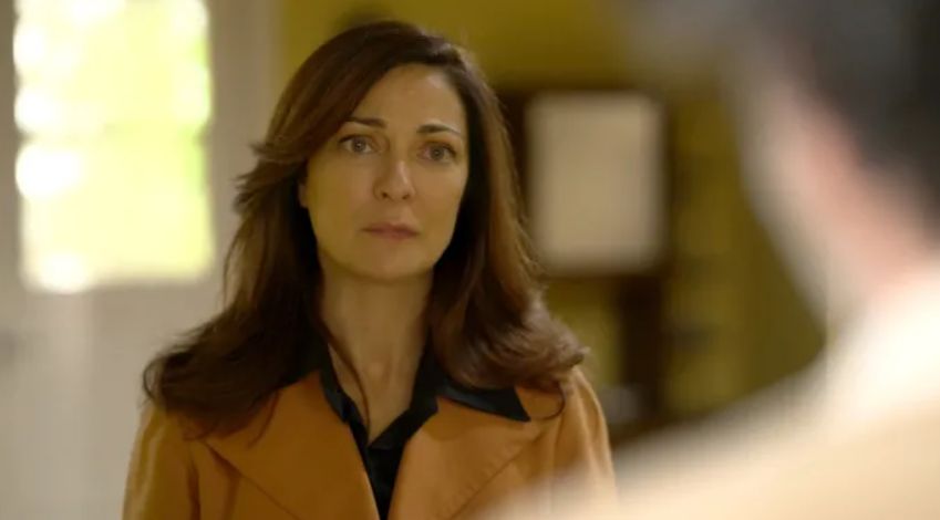 Ηλέκτρα: Τους εγκαταλείπει όλους και εξαφανίζεται