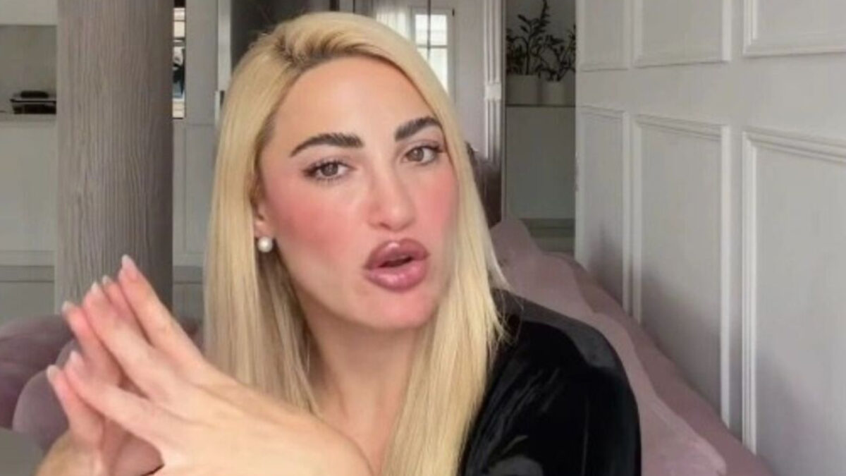 Ιωάννα Τούνη: Το μήνυμα που έστειλε σε γνωστή παρουσιάστρια- «Θα έπρεπει να ντρέπεσαι »