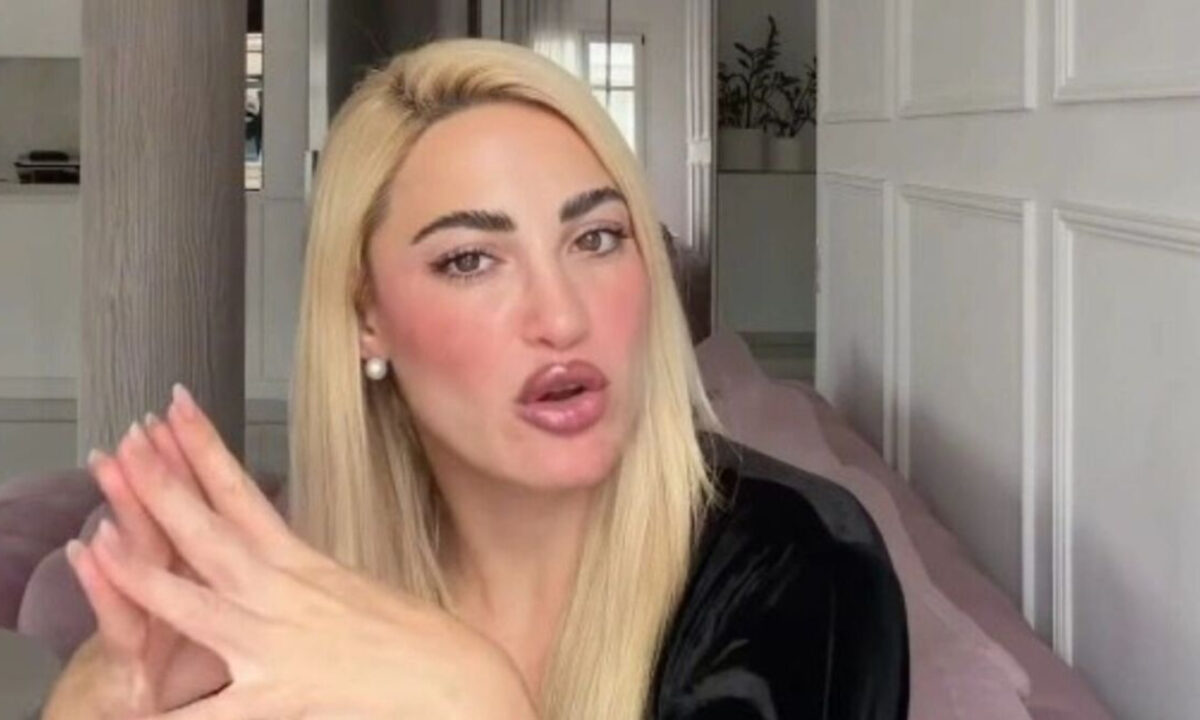 Ιωάννα Τούνη: Το μήνυμα που έστειλε σε γνωστή παρουσιάστρια- «Θα έπρεπει να ντρέπεσαι »