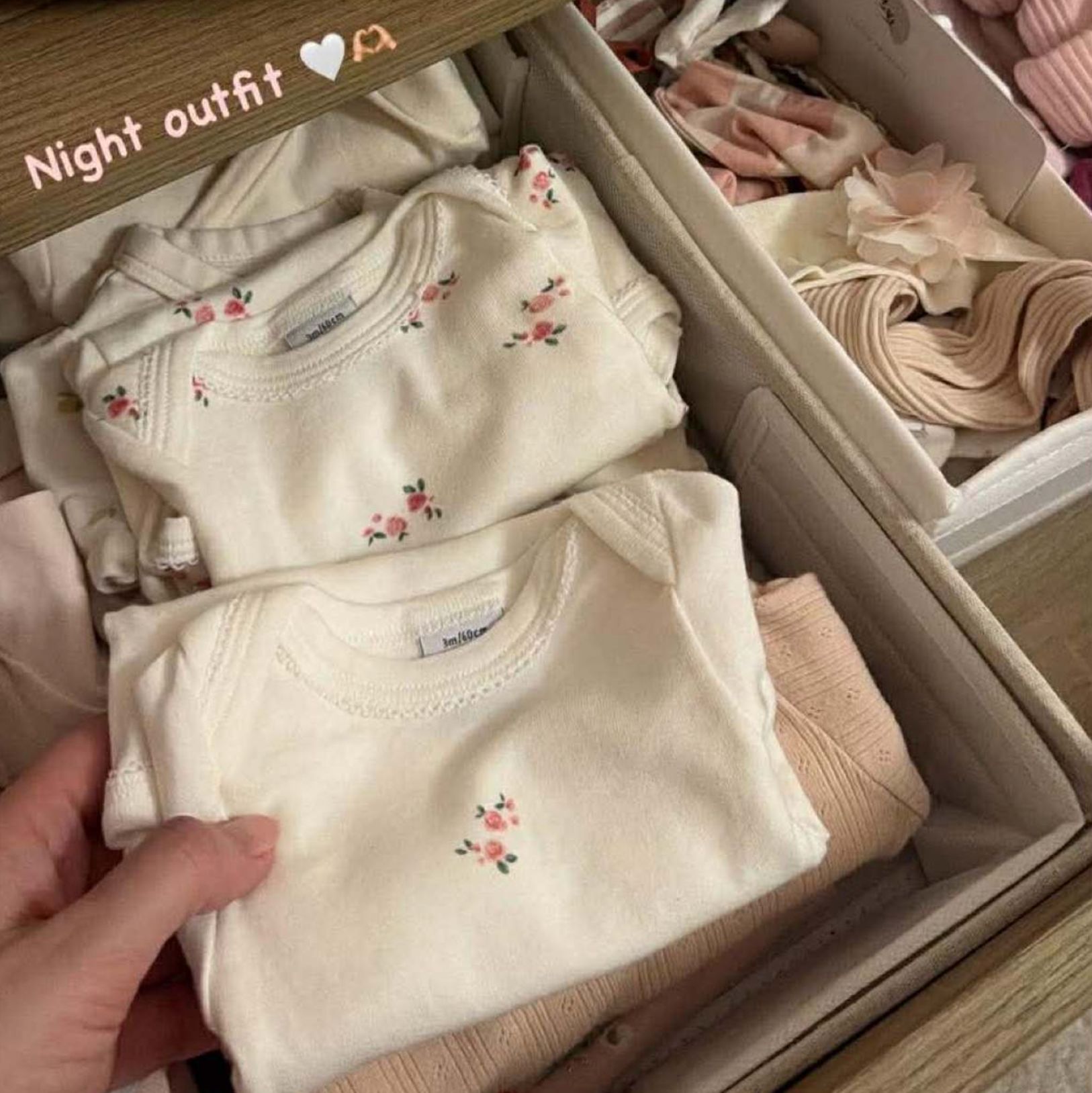 Η Κατερίνα Καινούργιου μας δείχνει για πρώτη φορά τη γκαρνταρόμπα της κόρης της και λιώνουμε από τη γλύκα