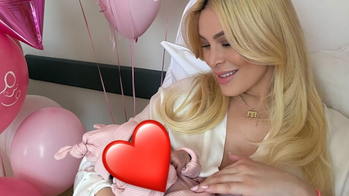 Η Κατερίνα Καινούργιου μας δείχνει για πρώτη φορά τη γκαρνταρόμπα της κόρης της και λιώνουμε από τη γλύκα (Φωτογραφία)