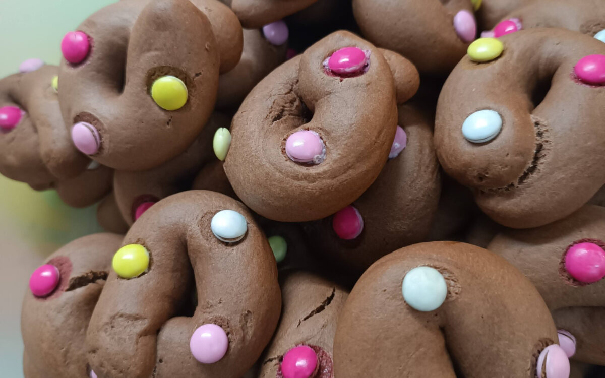 Κουλουράκια με ελαιόλαδο και κακάο για το σχολείο