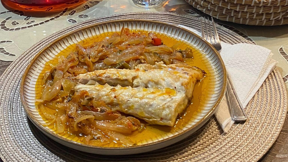 Λαυράκι πλακί για την Κυριακή των Βαΐων