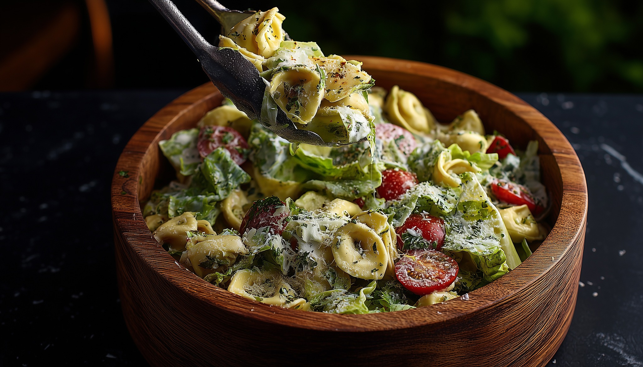 Μακαρονοσαλάτα με τορτελίνια και σώς με γιαούρτι και μαγιονέζα