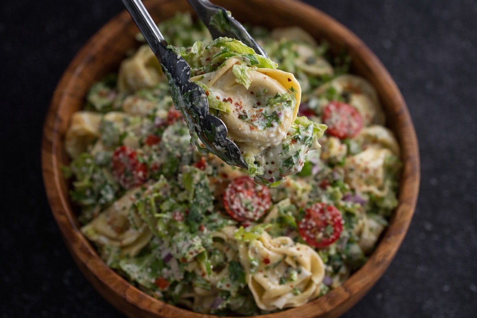 Μακαρονοσαλάτα με τορτελίνια και σώς με γιαούρτι και μαγιονέζα