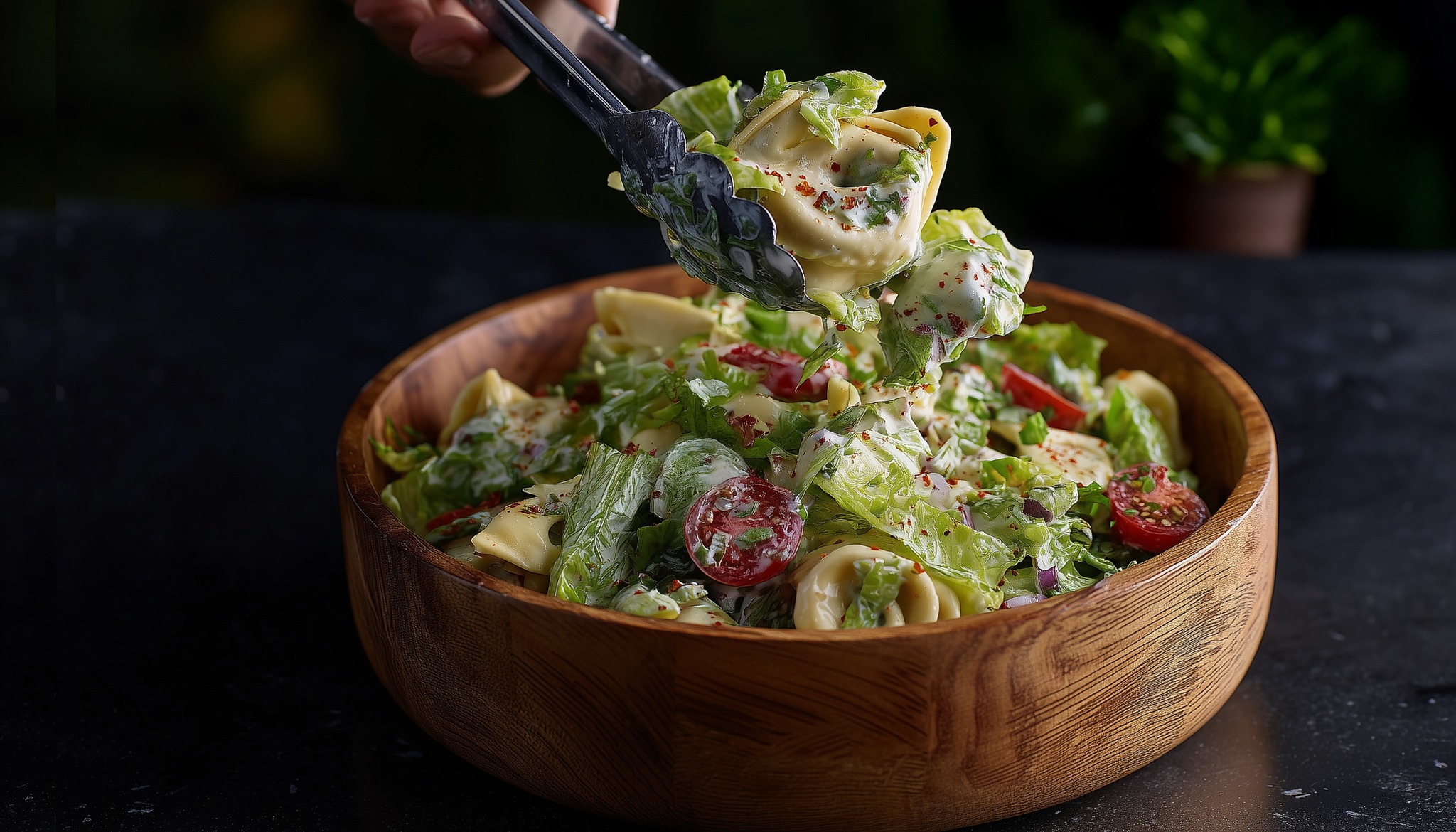 Μακαρονοσαλάτα με τορτελίνια και σώς με γιαούρτι και μαγιονέζα