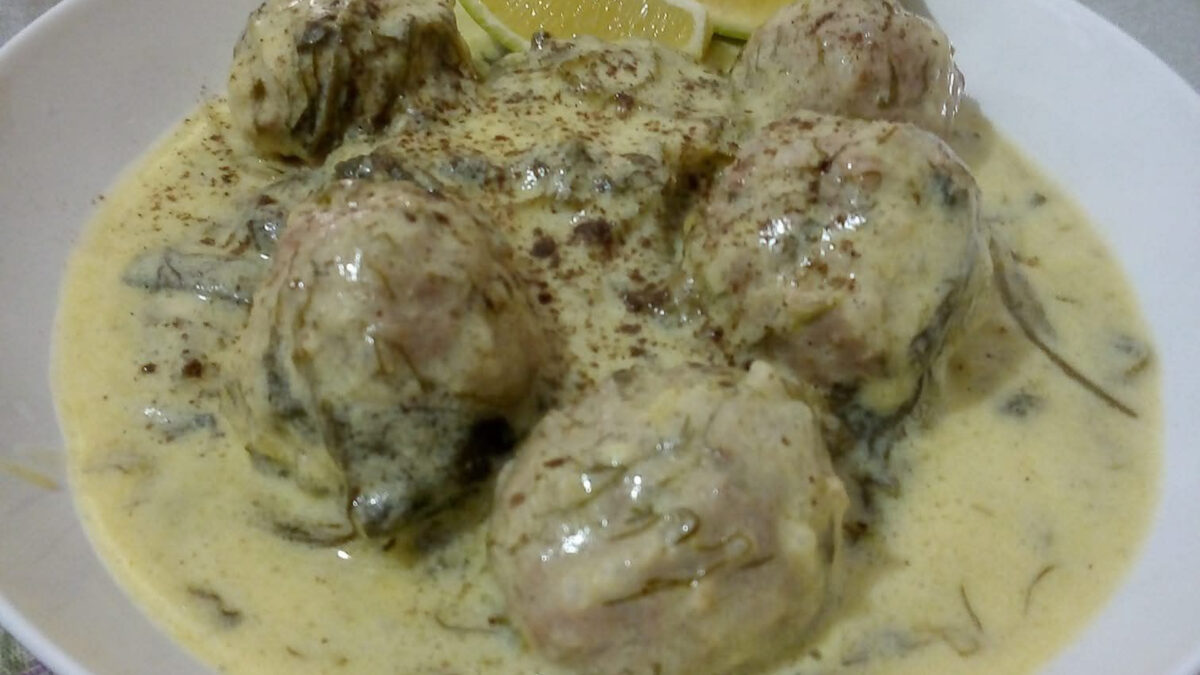 Μαμαδίστικα γιουβαρλάκια φρικασέ της γιαγιάς