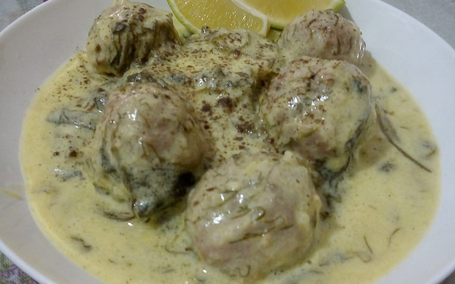 Μαμαδίστικα γιουβαρλάκια φρικασέ της γιαγιάς