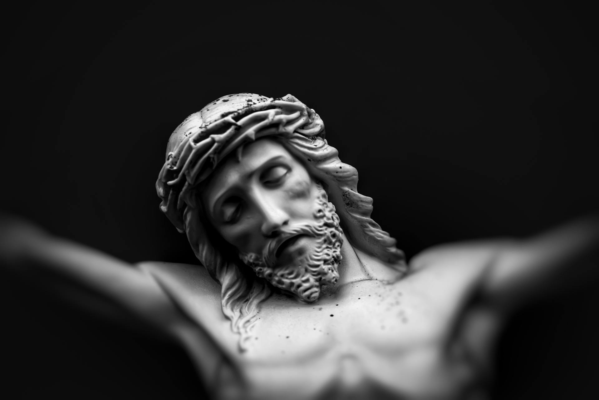 Μεγάλη Παρασκευή: Οι επιστήμονες απαντούν γιατί κάθε χρόνο ο καιρός είναι βροχερός και μουντός