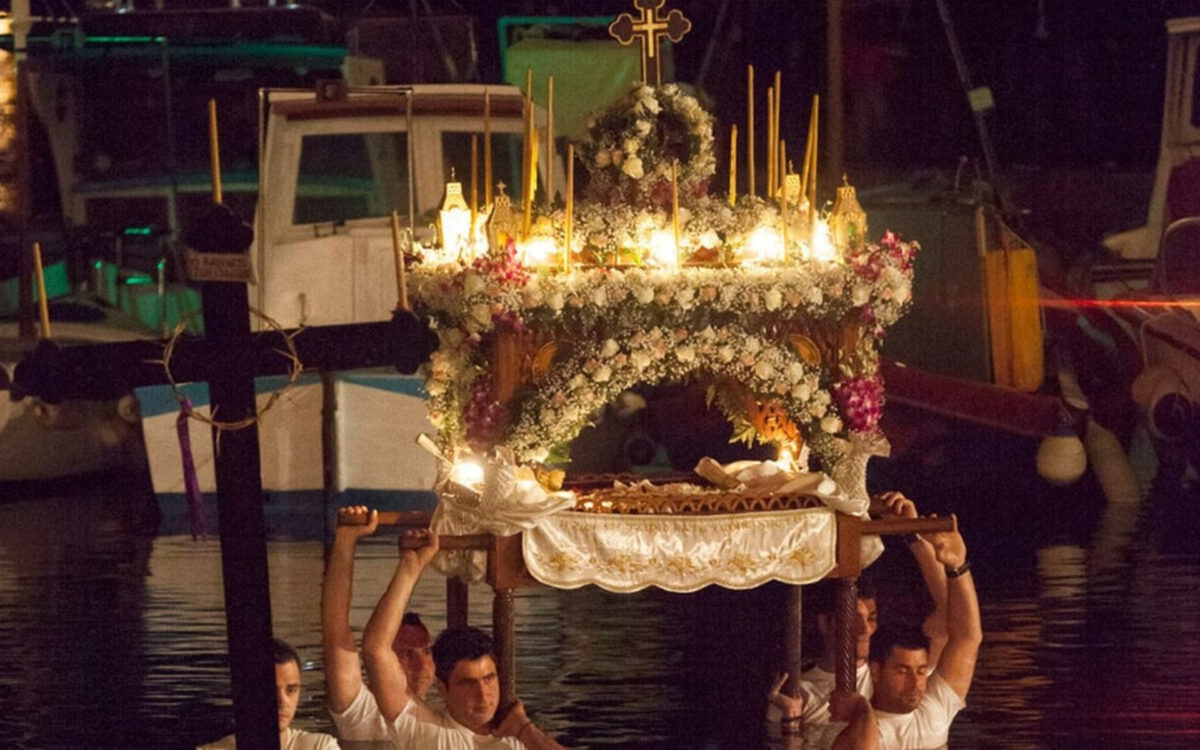 Μεγάλη Παρασκευή: Οι ωραιότεροι επιτάφιοι στην Ελλάδα και η ιστορία τους