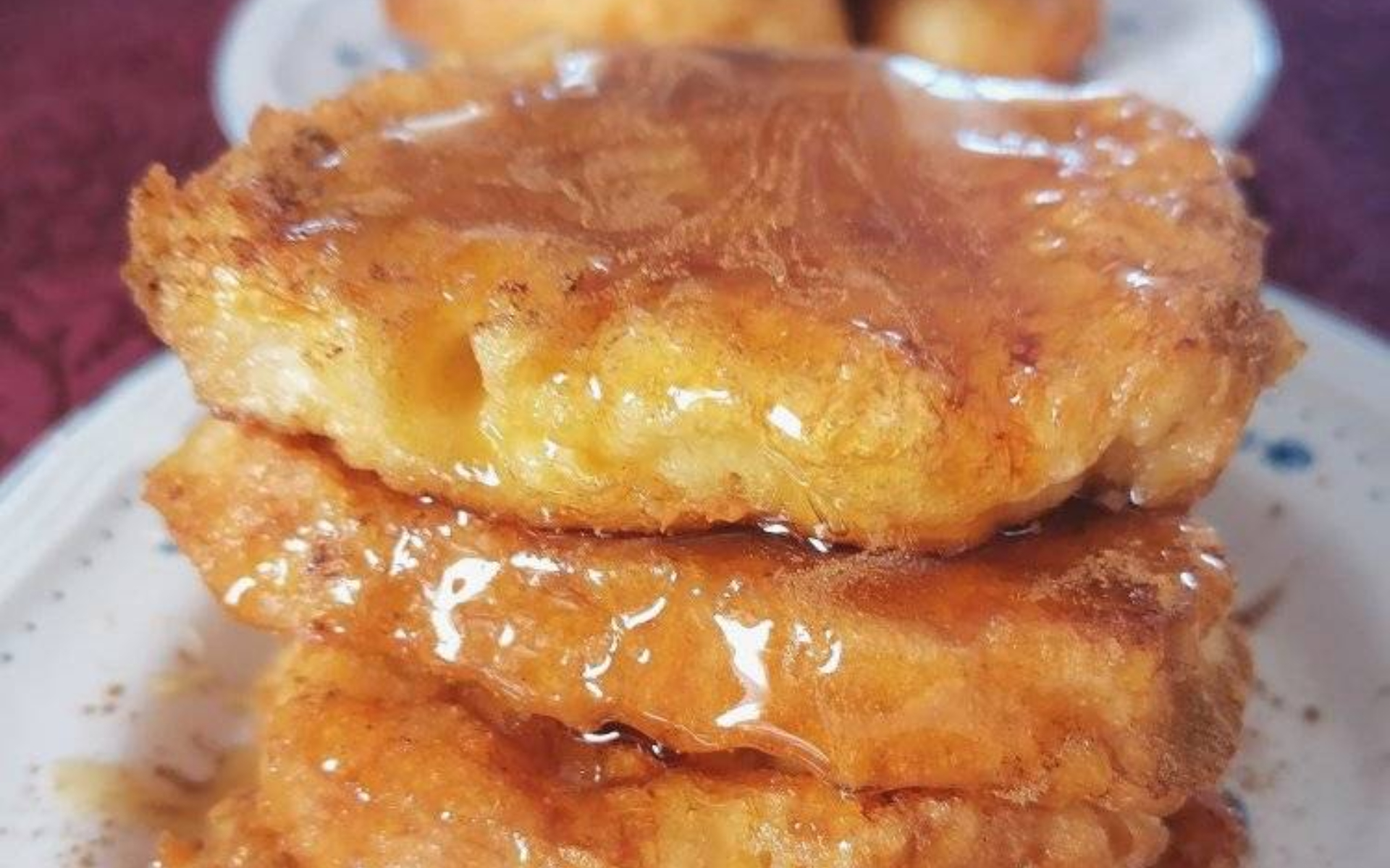 Μελωμένες τραγανές αυγόφετες για πρωινό