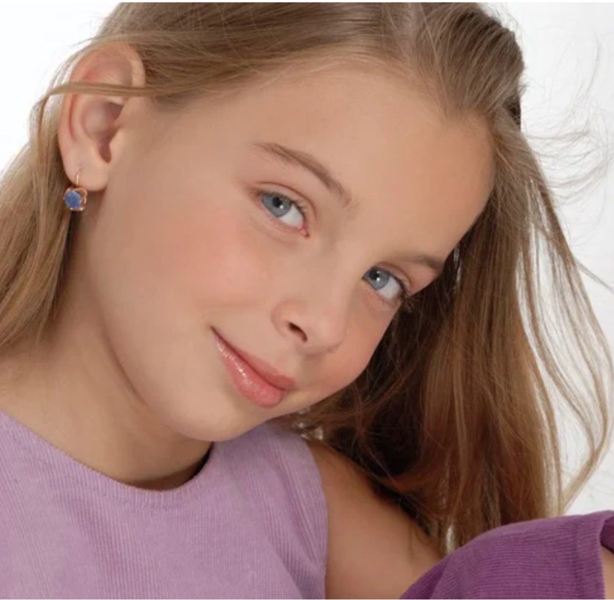 Η μικρή πρωταγωνίστρια από τη σειρά Έτσι Ξαφνικά μεγάλωσε και πλέον είναι δημοσιογράφος σε πασίγνωστη εκπομπή (βίντεο)