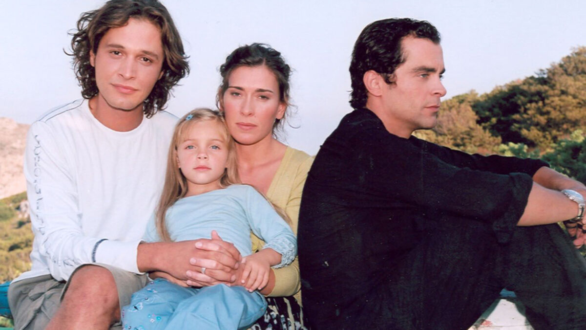 Η μικρή πρωταγωνίστρια από τη σειρά Έτσι Ξαφνικά μεγάλωσε και πλέον είναι δημοσιογράφος σε πασίγνωστη εκπομπή (βίντεο)