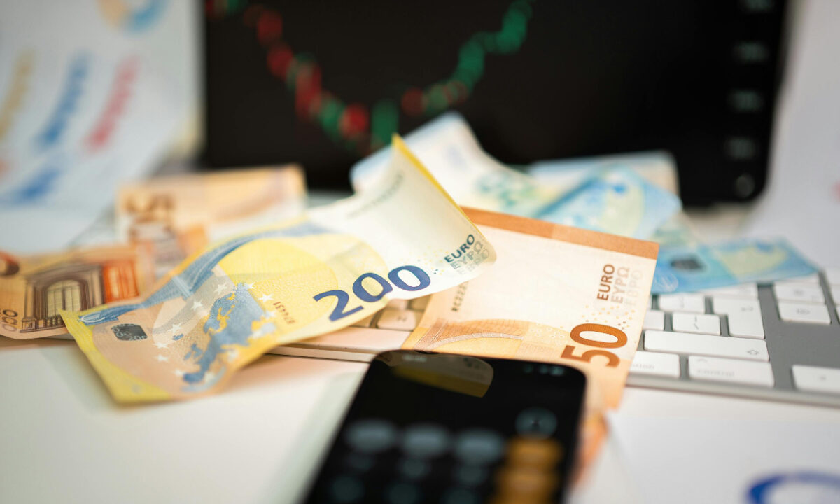 Μηνιαίο επίδομα έως 216 ευρώ: Ποιοι είναι οι δικαιούχοι και πως θα κάνετε την αίτηση