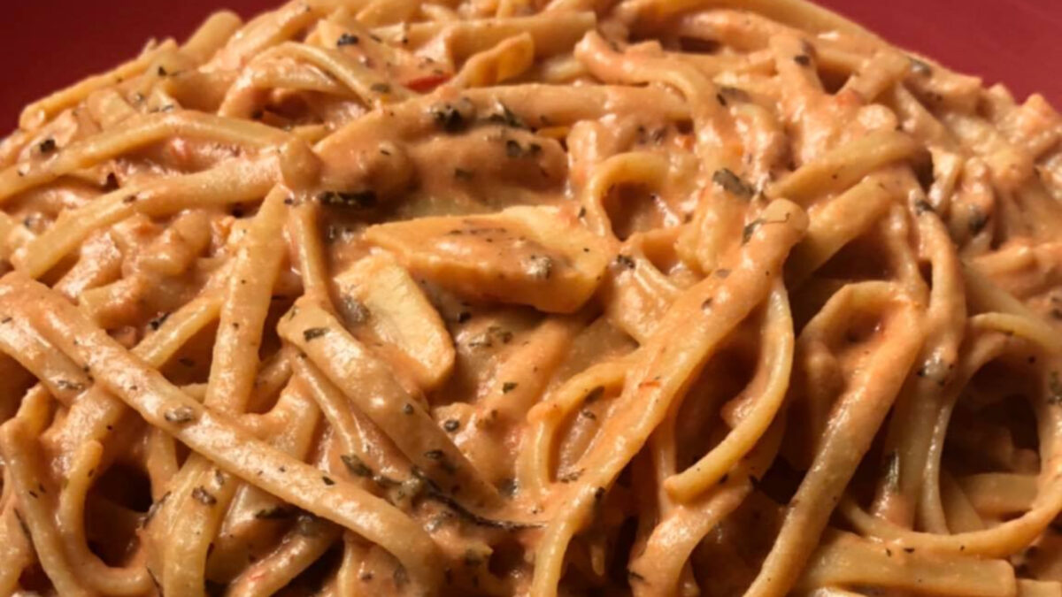 Μοναστηριακή αλάδωτη μακαρονάδα σα καρμπονάρα