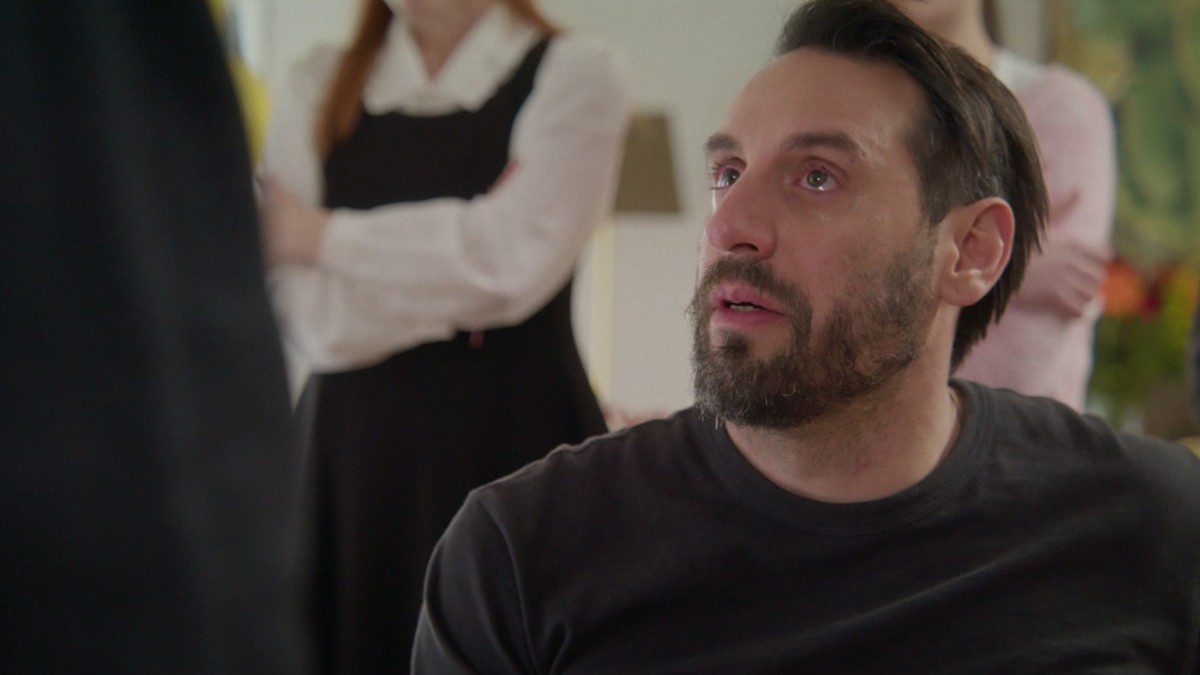 Να μ’ αγαπάς: Ο Μάκης γίνεται ζευγάρι με τη Θεανώ και χωρίζει τη Στυλιανή