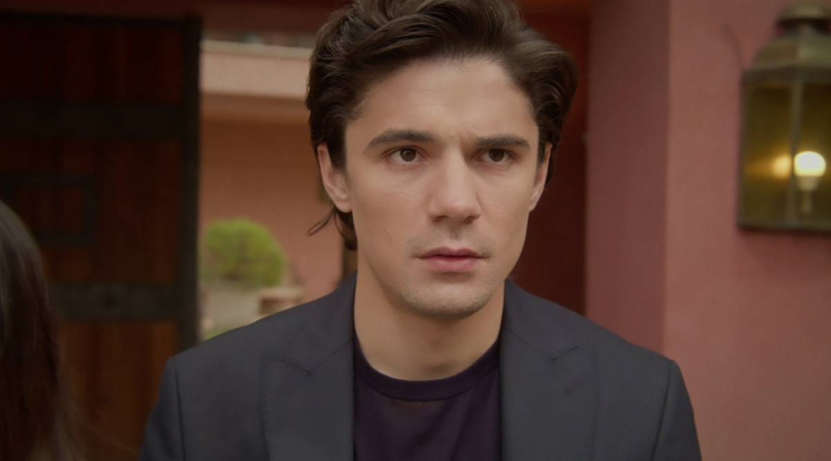 Να μ' αγαπάς: Μαζεύει τα πράγματά της και εξαφανίζεται