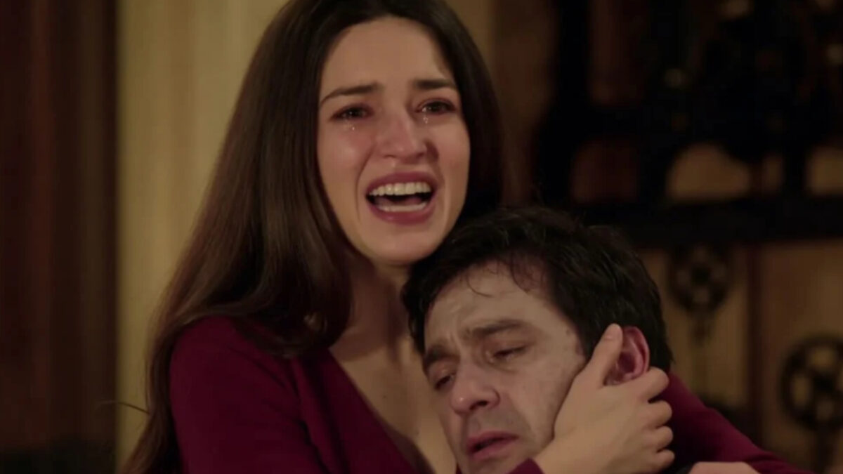 Να μ' αγαπάς: Μαζεύει τα πράγματά της και εξαφανίζεται