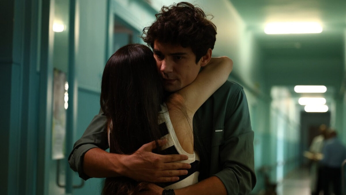 Να μ’ αγαπάς: Μπαίνει μπροστά στη σφαίρα για να τον σώσει και ψυχορραγεί