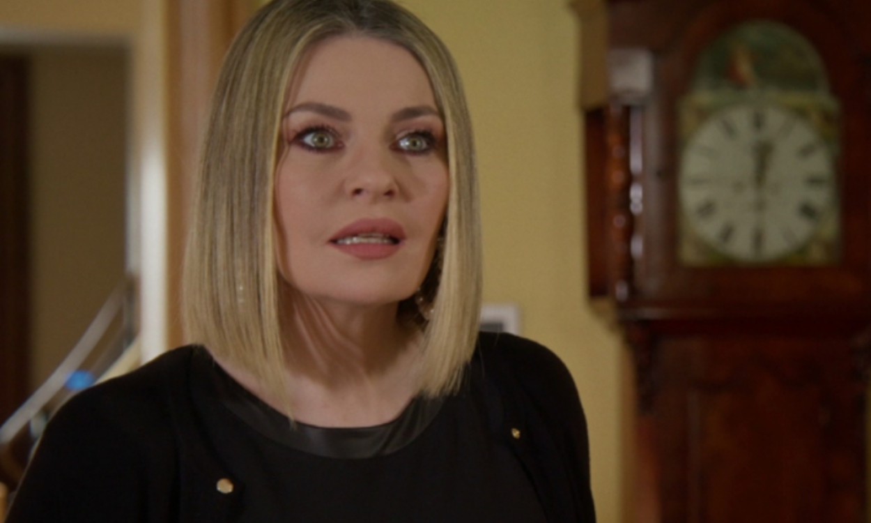 Να μ’ αγαπάς: Πεθαίνει στην αγκαλιά της Σοφίας και η πλεκτάνη ξεσκεπάζεται