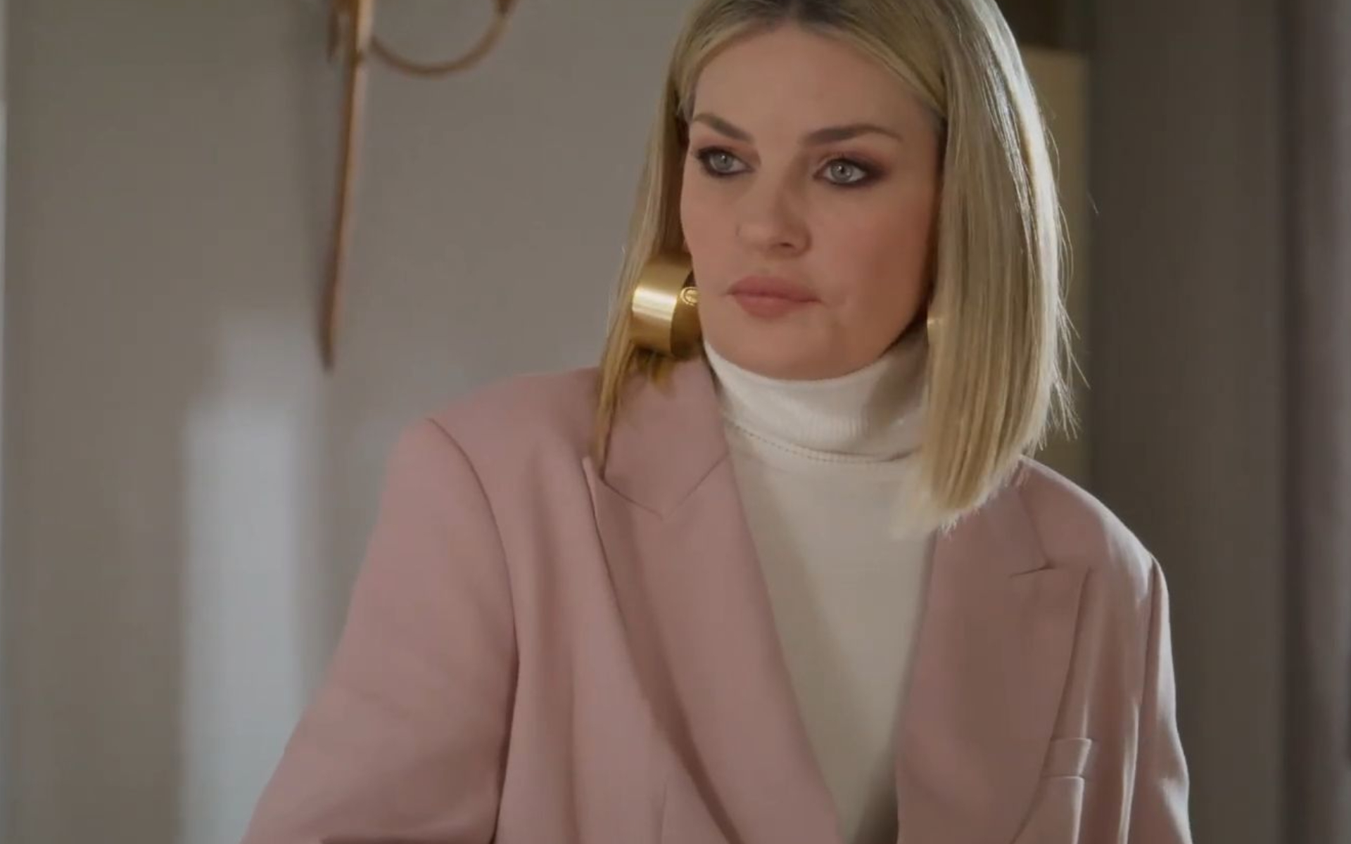 Να μ' αγαπάς: Η Σοφία γονατίζει και μετά το Πάσχα θα βρει το τέλος που της αξίζει