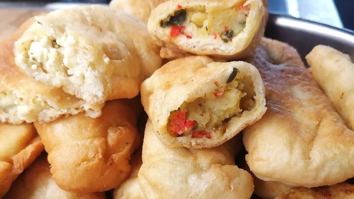 Νηστίσιμα πιροσκί με πατάτα σκέτος αφρός