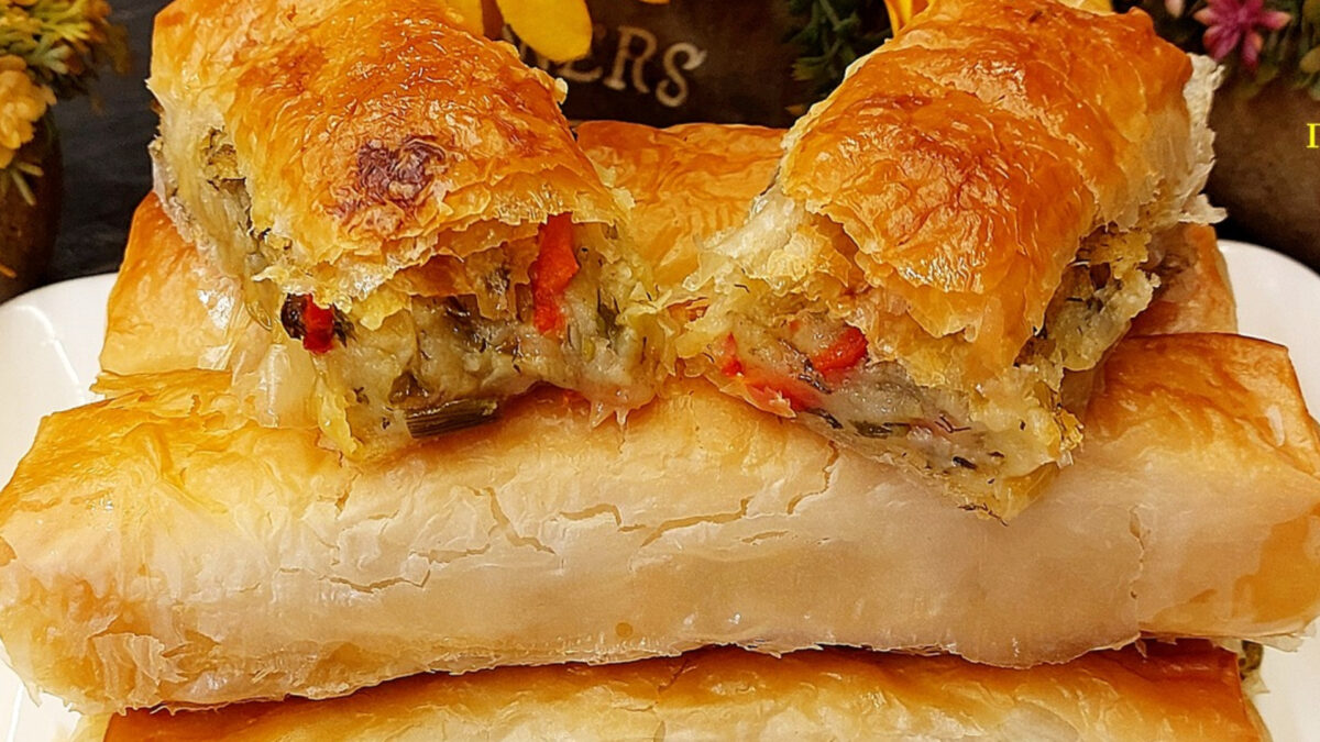 Νηστίσιμες πατατόπιτες με τραγανό φύλλο για τη Μεγάλη Εβδομάδα