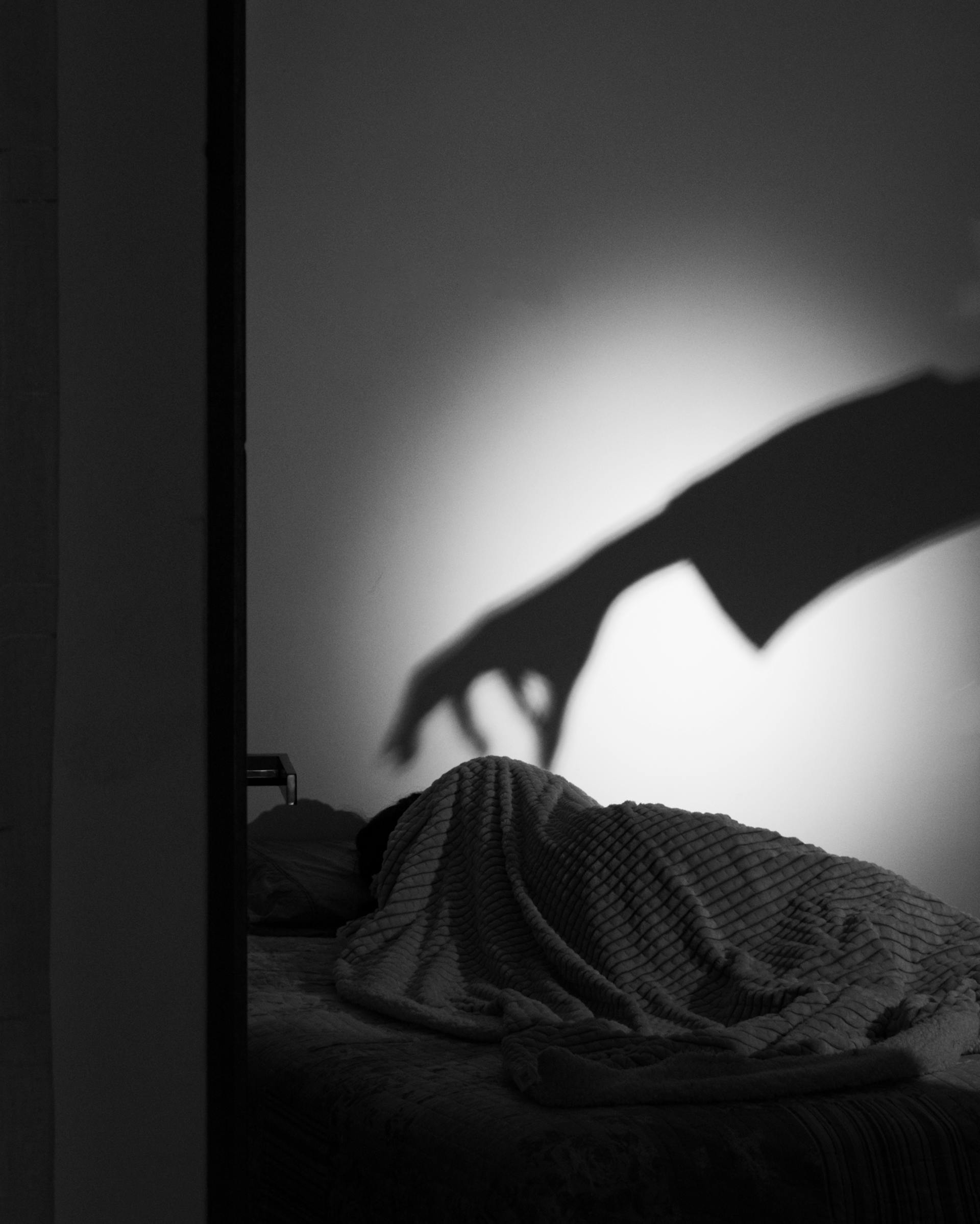 Οι 4 τρόποι που τα όνειρά σου μπορεί να σου φανερώσουν το κρυφό παιδικό σου τραύμα