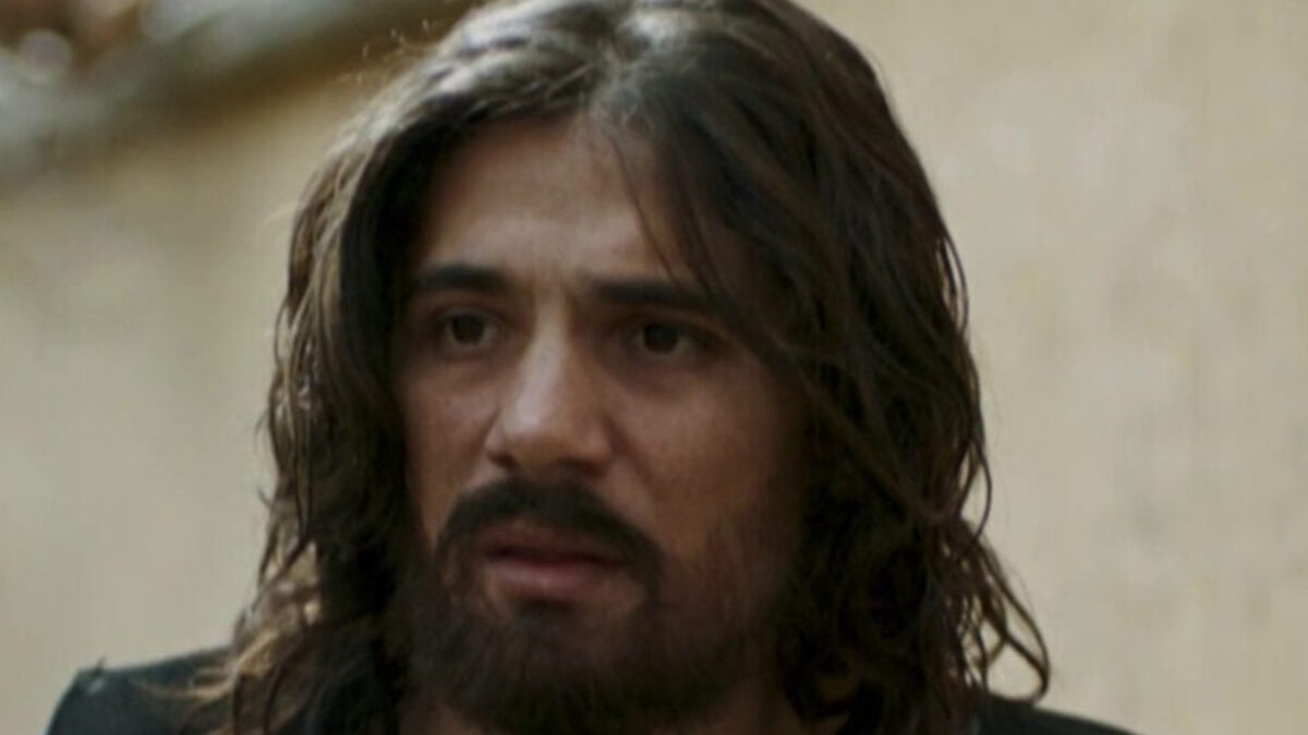 Οι Αθώοι: Ο Γιάννος λιθοβολείται από όλο το χωριό για τον φόνο του Αράθυμου