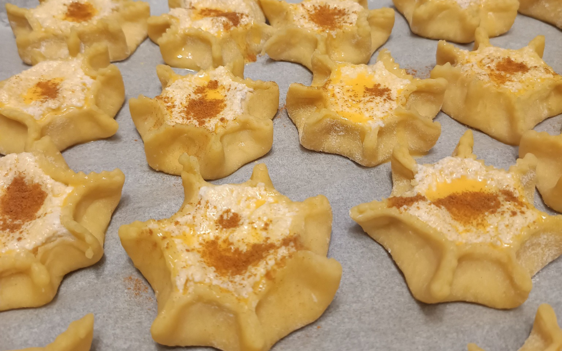 Καλτσουνάκια λυχναράκια – Παραδοσιακή συνταγή Κρήτης