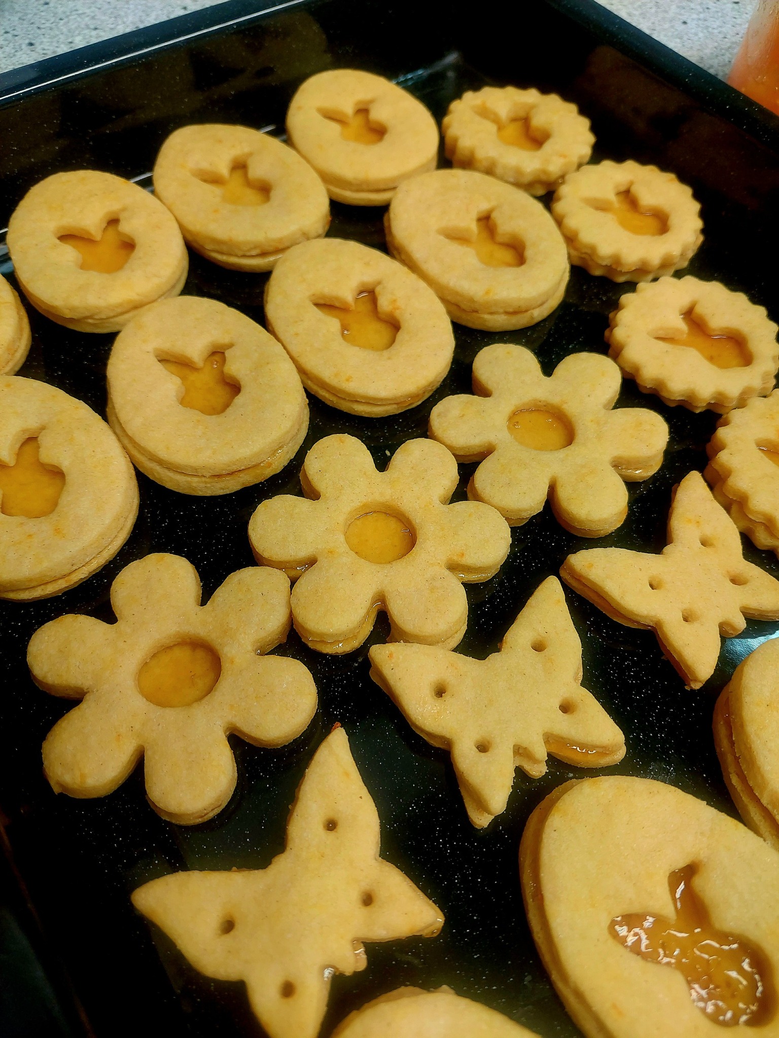 Πασχαλινά κουλουράκια με μαρμελάδα