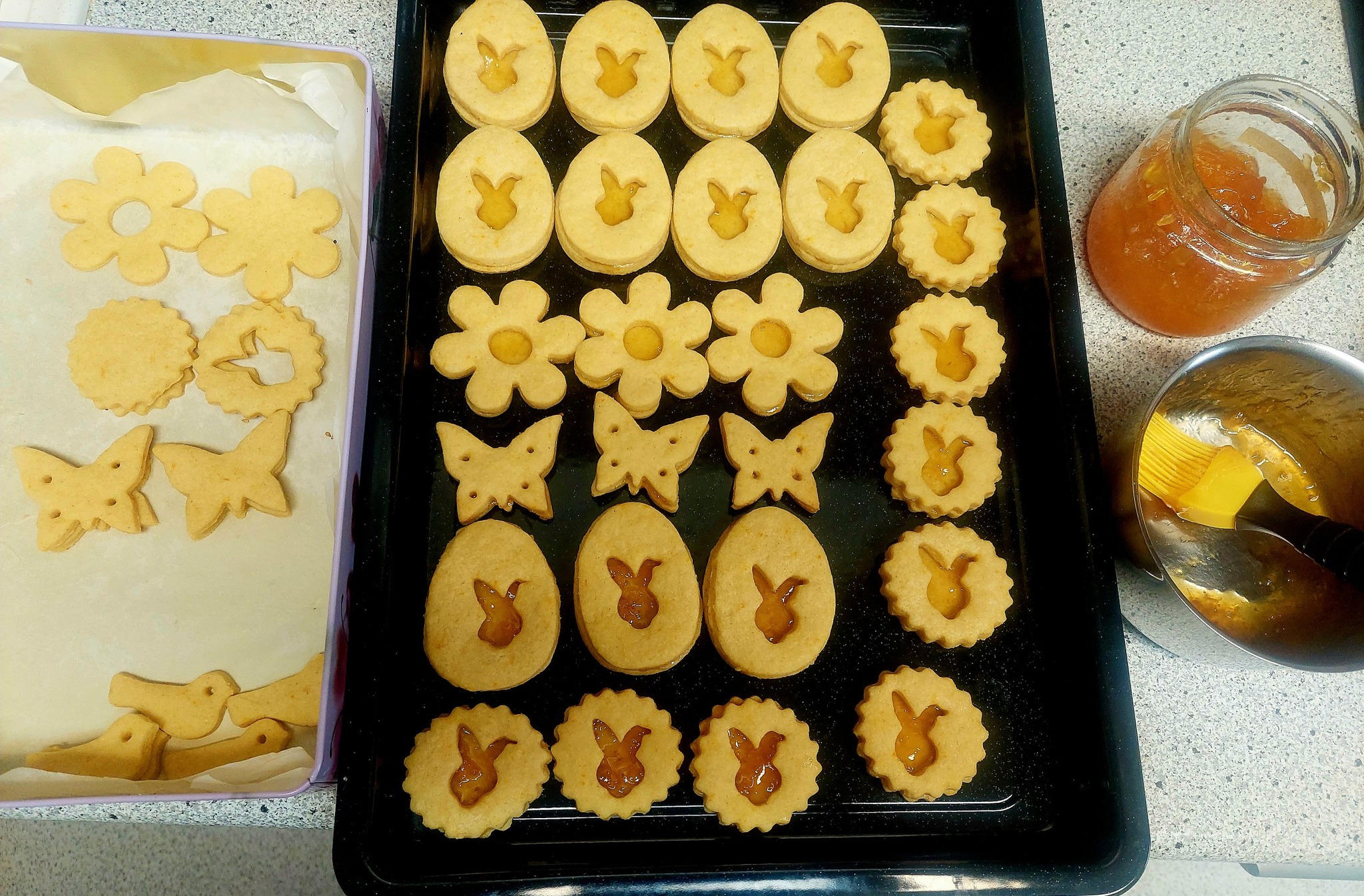 Πασχαλινά κουλουράκια με μαρμελάδα