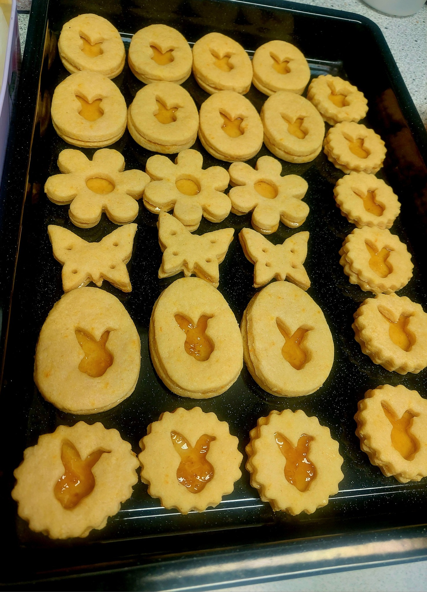 Πασχαλινά κουλουράκια με μαρμελάδα