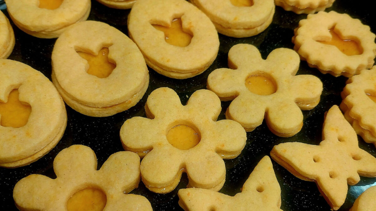 Πασχαλινά κουλουράκια με μαρμελάδα