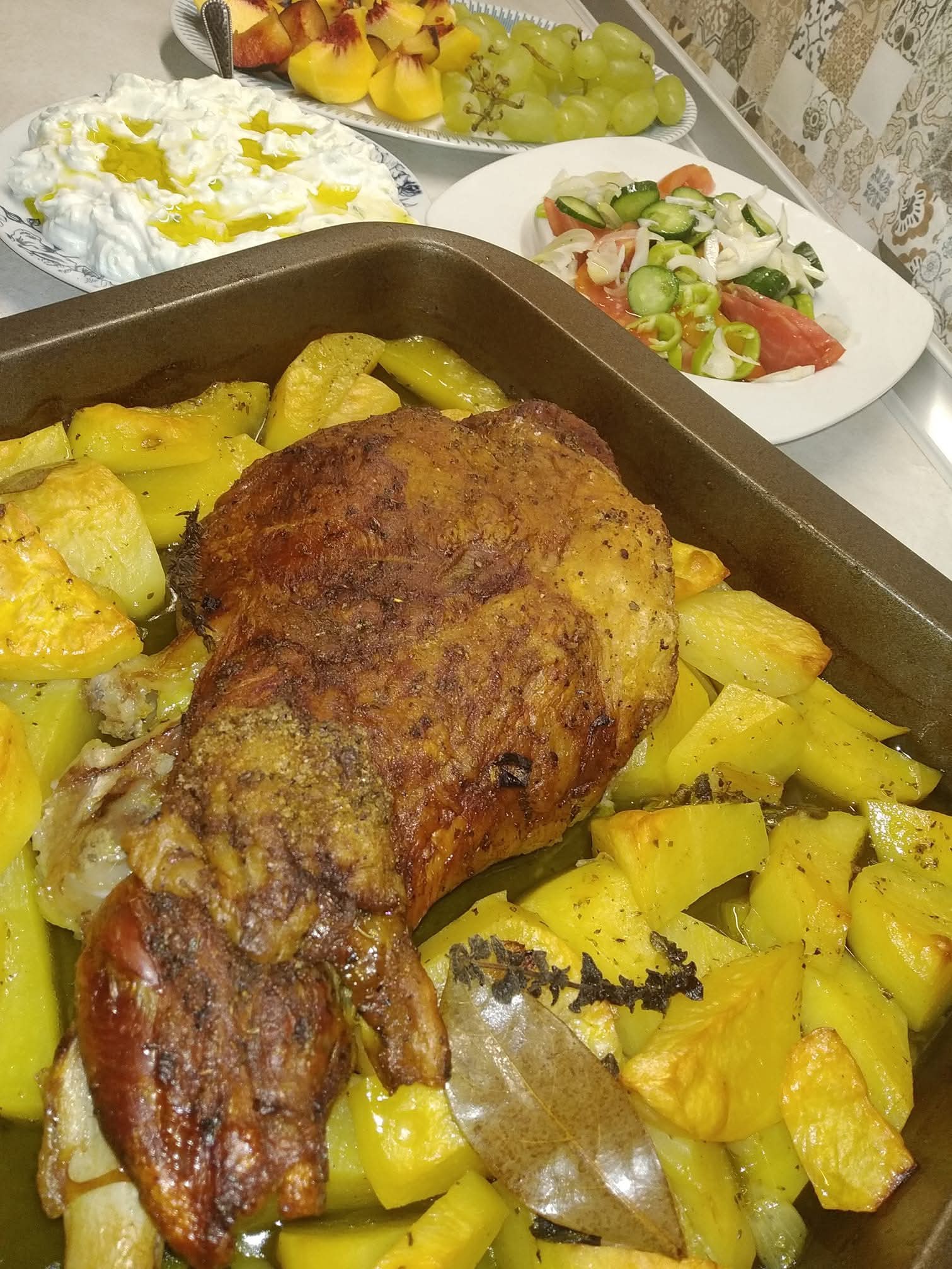 Πασχαλινό κατσικάκι με πατάτες φούρνου και τη πιο εύκολη και γρήγορη μαρινάδα