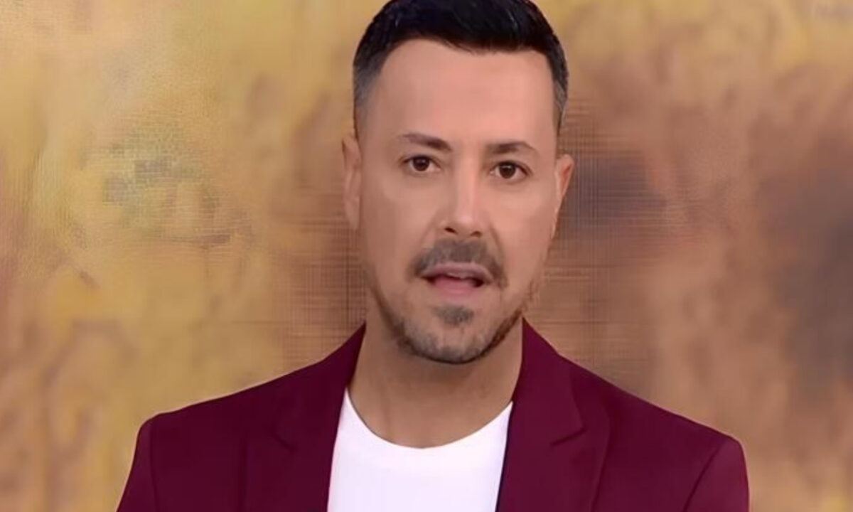 Ο Πέτρος Κουσουλός όπως δεν τον έχουμε ξαναδεί : Χορεύει μέχρι και τσιφτετέλι και γλεντάει με τη ψυχή του (Βίντεο)