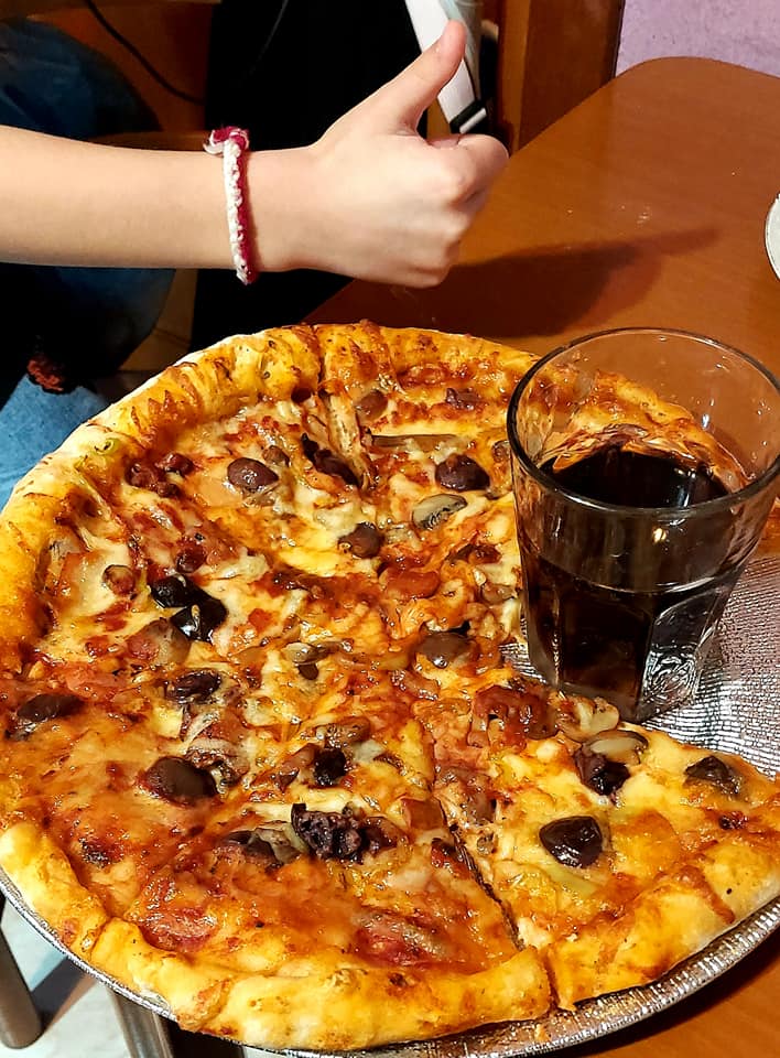 Πίτσες ψημένες σε ανάποδο ταψί