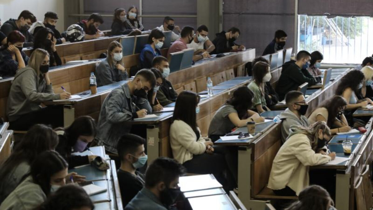 Ποιοι φοιτητές δικαιούνται έως 5.500 ευρώ για τις σπουδές τους: Τα απαραίτητα δικαιολογητικά