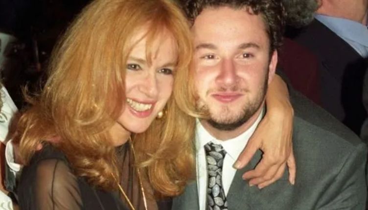 Πόλεμος στην οικογένεια της Αλίκης Βουγιουκλάκη- Ο γιος της σκέφτεται να κινηθεί νομικά