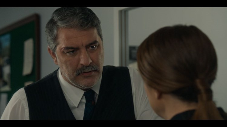 Πόρτο Λεόνε: Ο Γιάμαρης στήνει στο τοίχο την Αλεξάνδρα και τη πυροβολεί