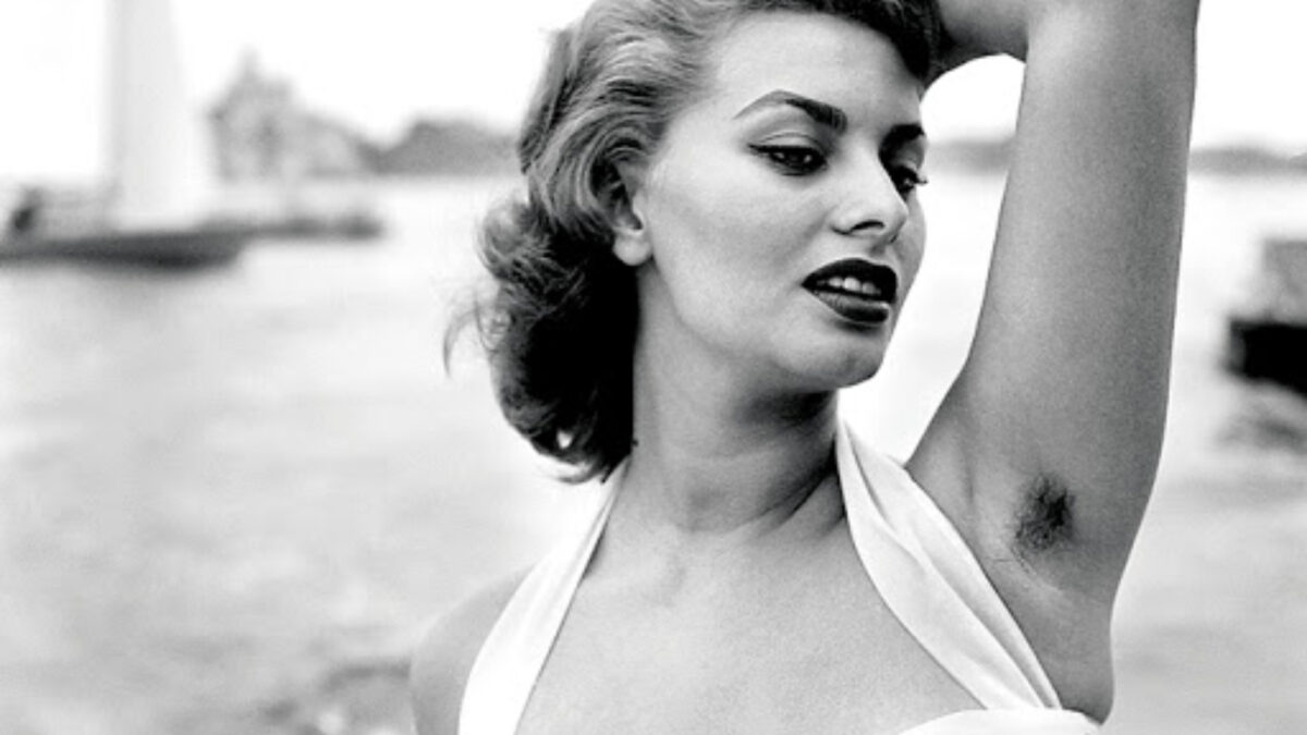 Πότε ξεκίνησαν να ξυρίζονται οι γυναίκες; Η διαφημιστική καμπάνια που άλλαξε ολοκληρωτικά τα πρότυπα ομορφιάς