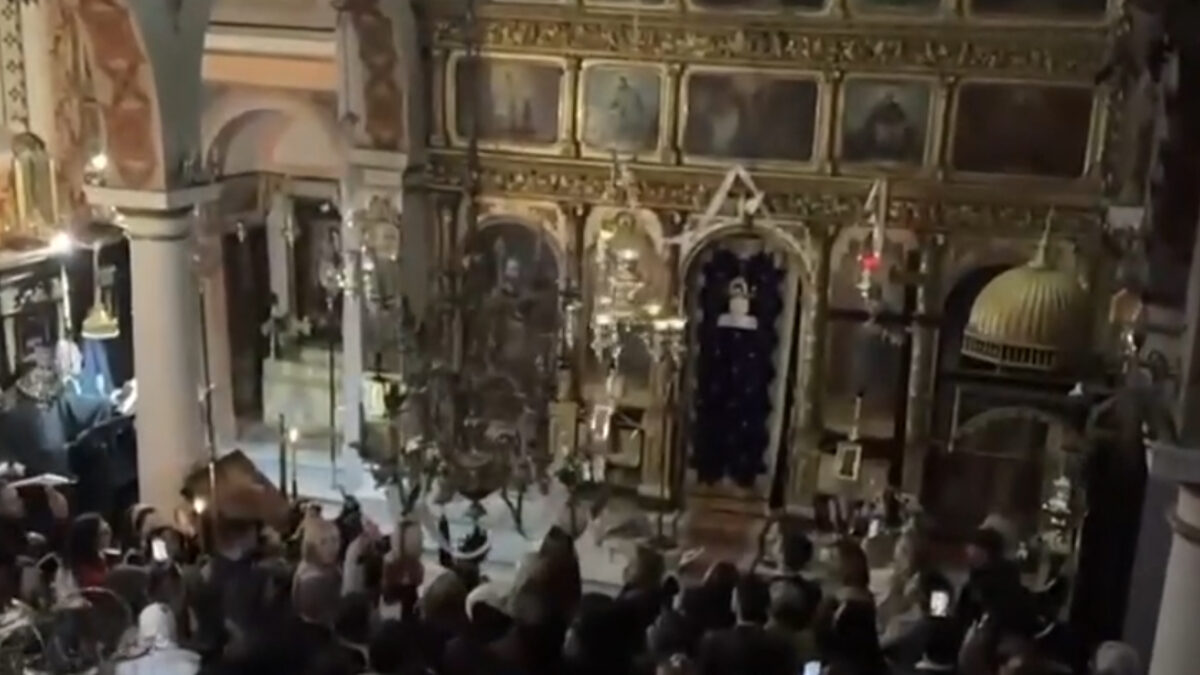 Η πρώτη Ανάσταση στη Κέρκυρα: Το έθιμο του τεχνητού σεισμού που προκαλεί δέος (βίντεο)