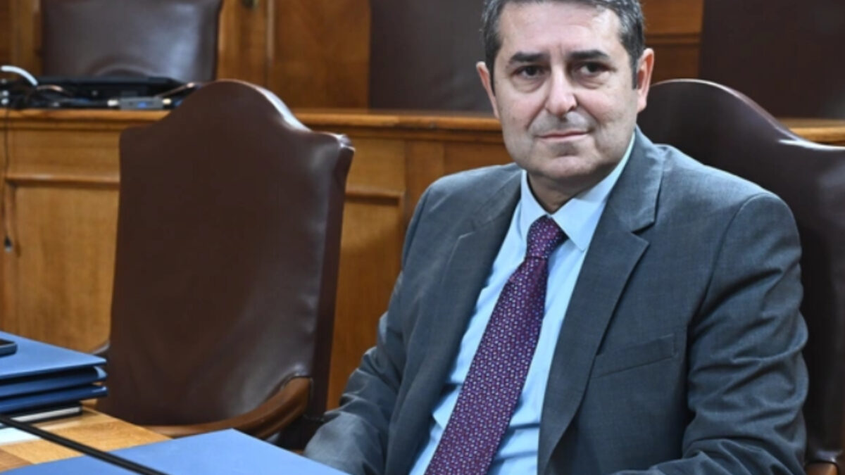 Σε κρίσιμη κατάσταση στη ΜΕΘ ο ο υφυπουργός παρά τω πρωθυπουργώ Γιώργος Μυλωνάκης!