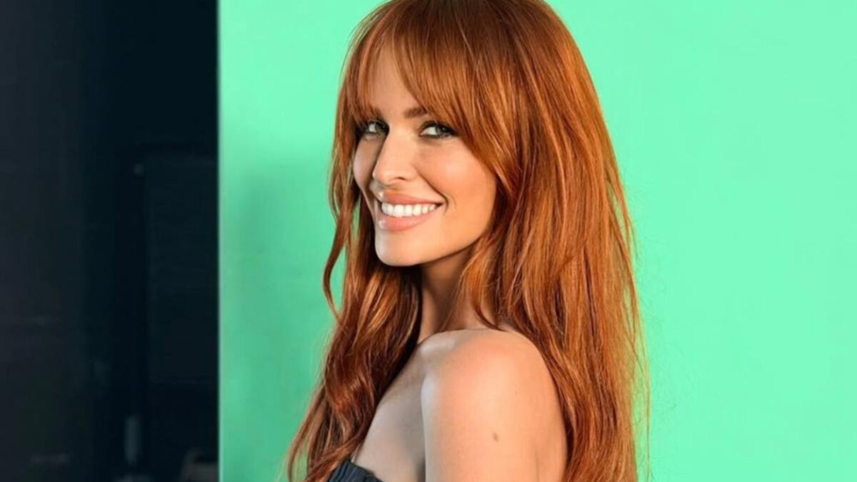 Σίσσυ Χρηστίδου: Εισέβαλε άβαφη στο πλατό της Φαίης Σκορδά και μας άφησε άφωνους με την φυσική ομορφιά της (Βίντεο)