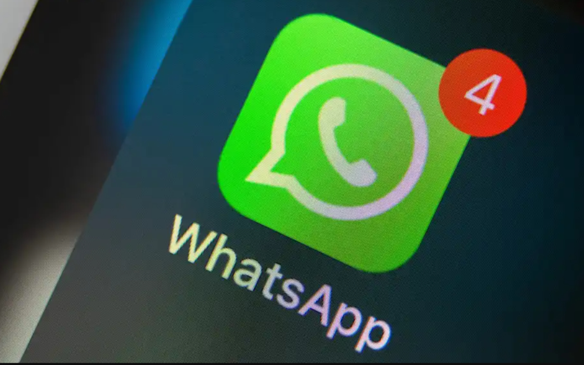 Σκάνδαλο με καταγγελίες για το WhatsApp: Διαβάζει τα μηνύματα που στέλνουμε και τα μοιράζεται