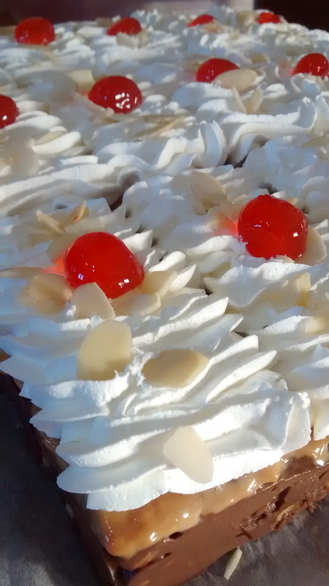 Σπέσιαλ μπισκοτόγλυκο με καραμέλα και μπανάνα